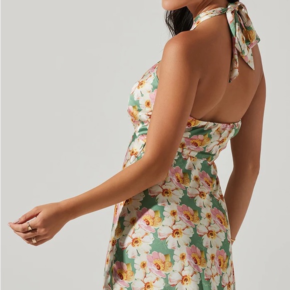 NWT ASTR THE LABEL GIOVA DRESS - Picture 2 of 8